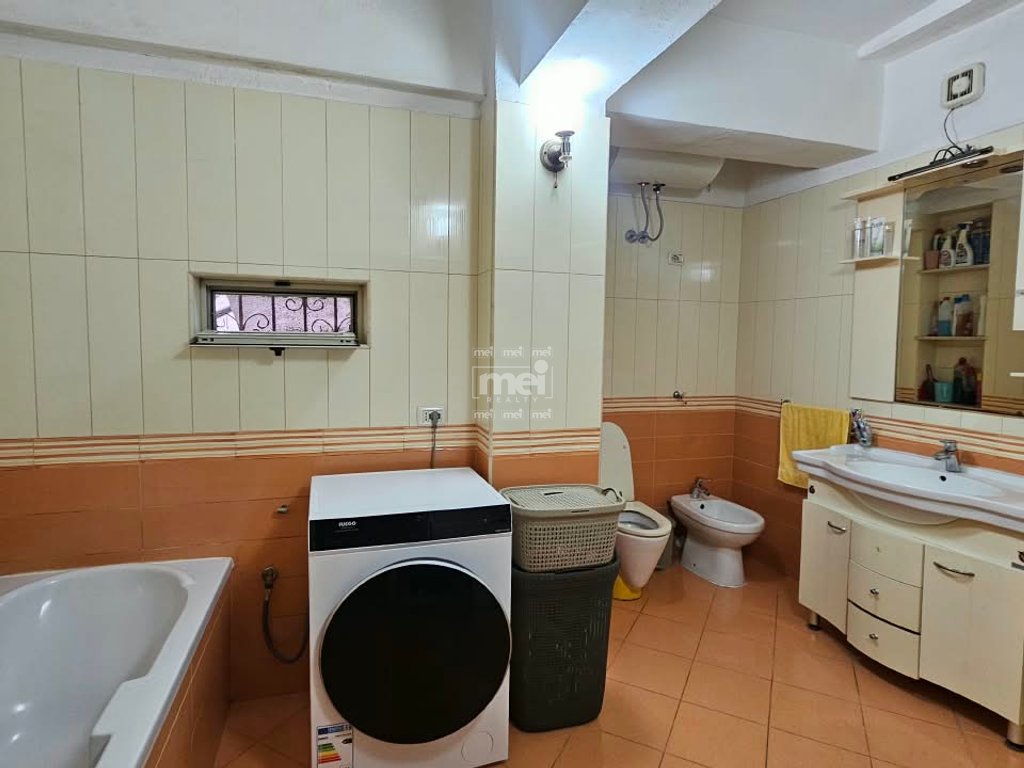 SHITET APARTAMENT 2+1 PRANË SHKOLLËS SË MUZIKËS,DURRËS!