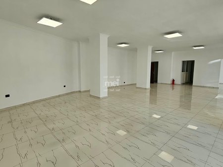 JEPET ME QIRA AMBIENT BIZNESI – RRUGA E RE E PORTIT!
