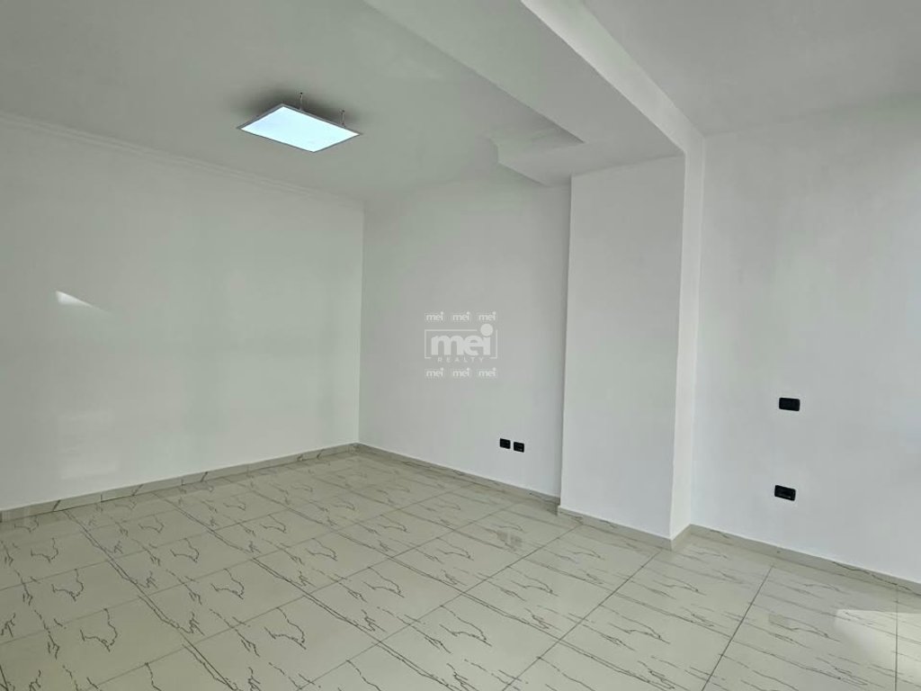 JEPET ME QIRA AMBIENT BIZNESI – RRUGA E RE E PORTIT!