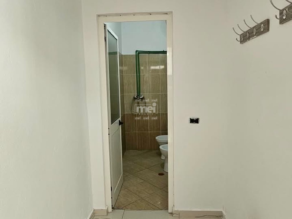 JEPET ME QIRA AMBIENT BIZNESI – RRUGA E RE E PORTIT!
