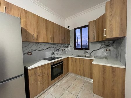 JEPET ME QIRA APARTAMENT TEK KRYQI KUQE
