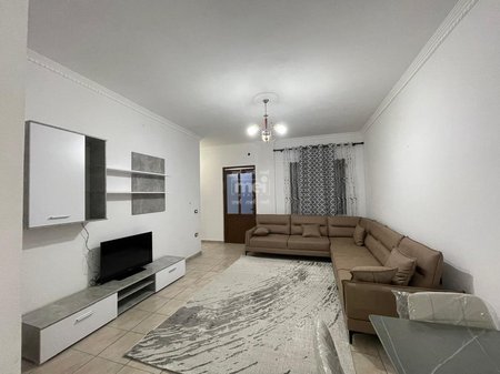 JEPET ME QIRA APARTAMENT TEK KRYQI KUQE