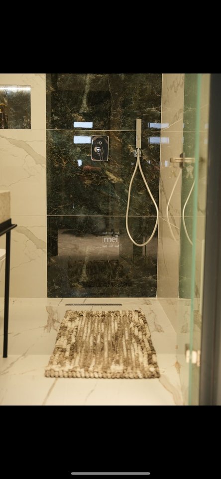 SI AFFITTA HOTEL SULLA SPIAGGIA DI DURRËS