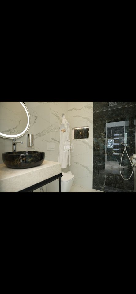 SI AFFITTA HOTEL SULLA SPIAGGIA DI DURRËS