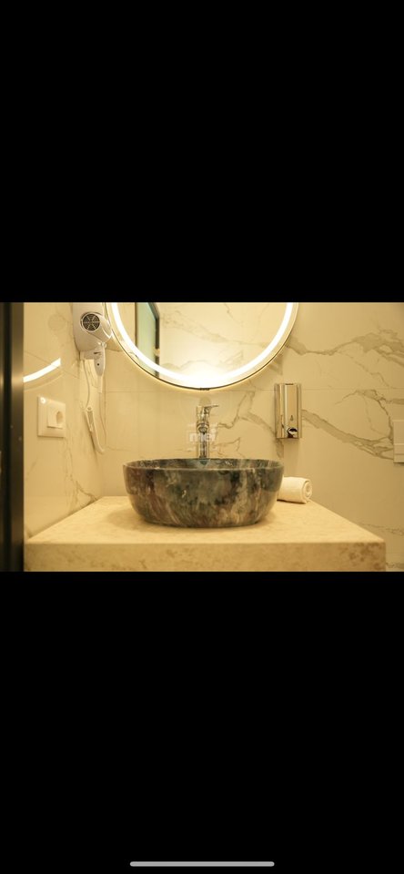 SI AFFITTA HOTEL SULLA SPIAGGIA DI DURRËS