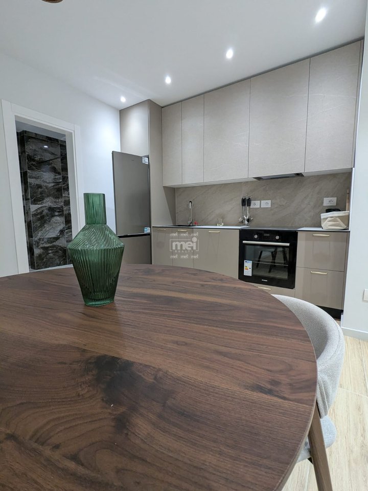 JEPET ME QIRA APARTAMENT 1+1 NE GOLEM!