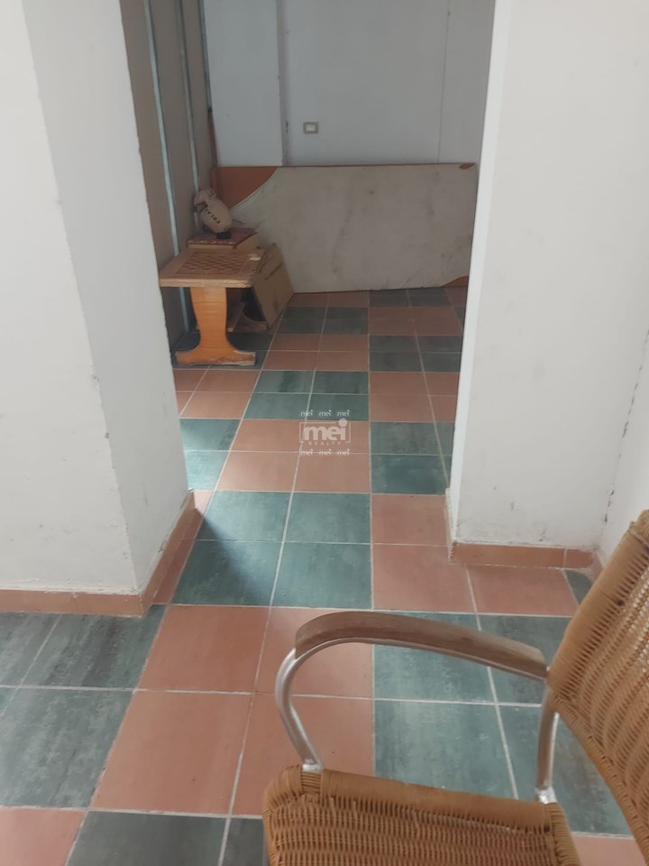 JEPET ME QIRA AMBIENTI CURRILA