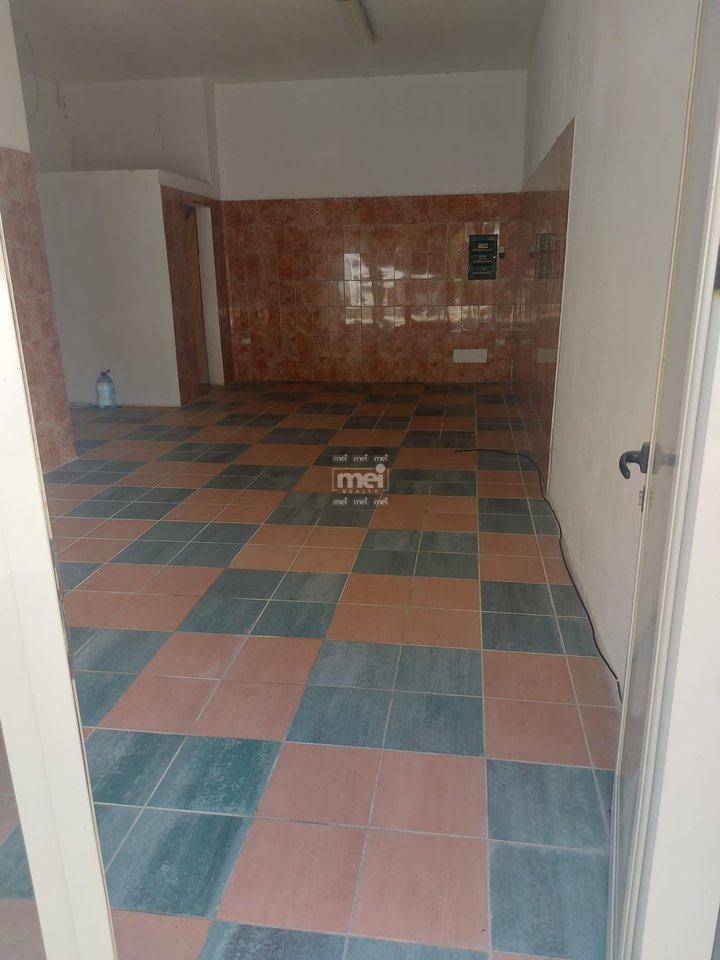 JEPET ME QIRA AMBIENTI CURRILA