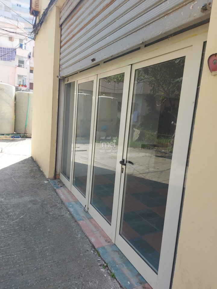 JEPET ME QIRA AMBIENTI CURRILA