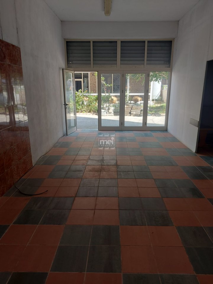 JEPET ME QIRA AMBIENTI CURRILA