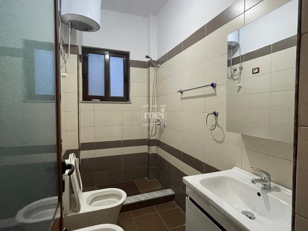JEPET ME QIRA APARTAMENT TEK KRYQI KUQE