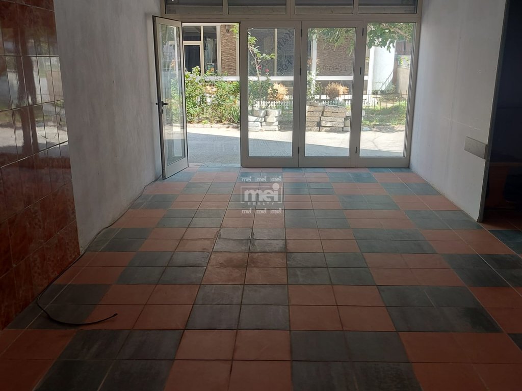 JEPET ME QIRA AMBIENTI CURRILA