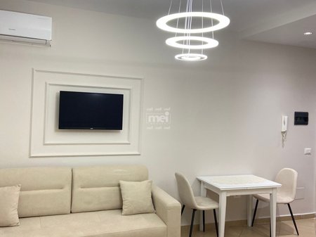 JEPET ME QIRA STUDIO TEK URA DAJLANIT!