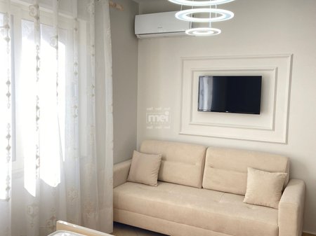 JEPET ME QIRA STUDIO TEK URA DAJLANIT!