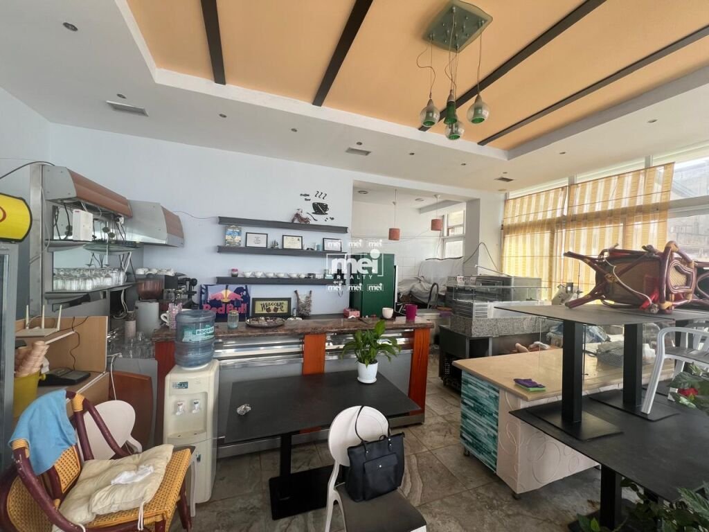 SHITET AMBIENT BIZNESI NE PLAZH ME PAMJE NGA DETI