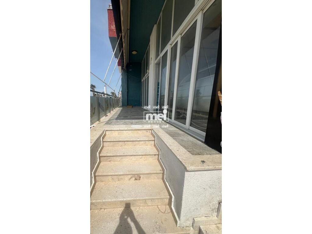 SHITET AMBIENT BIZNESI NE PLAZH ME PAMJE NGA DETI