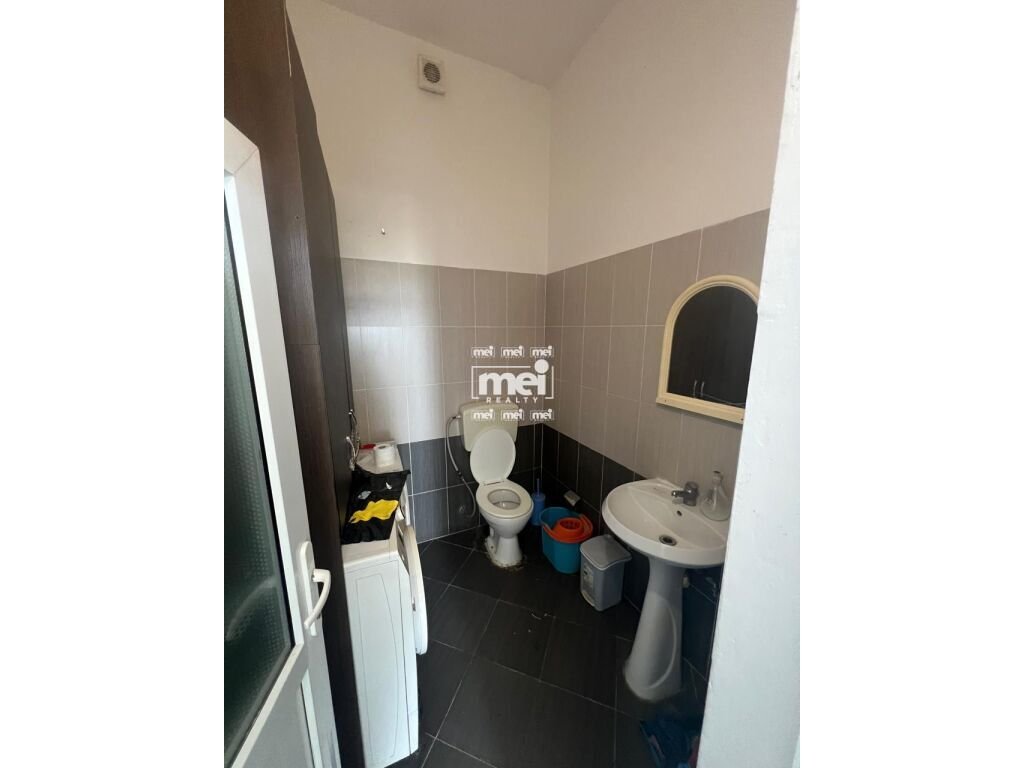 JEPET ME QIRA AMBIENT BIZNESI NE PLAZH ME PAMJE NGA DETI