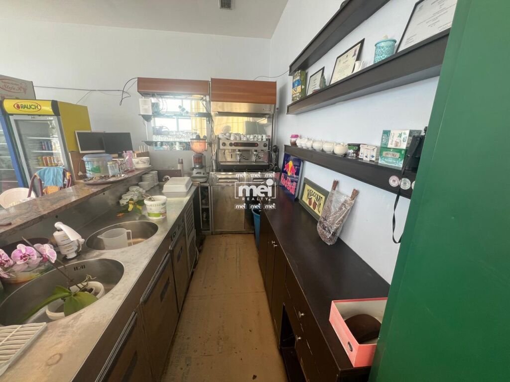 JEPET ME QIRA AMBIENT BIZNESI NE PLAZH ME PAMJE NGA DETI