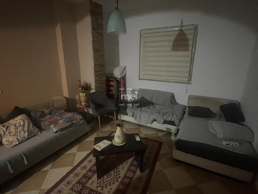 JEPET ME QIRA GARSONIERE NE QENDER!