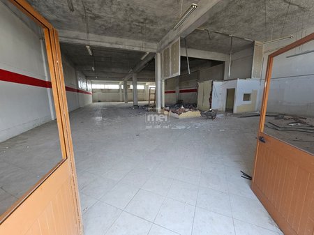 JEPET ME QIRA MAGAZINE NE KM -4 TE AUTOSTARDES DURRES-TIRANE!