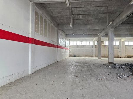 JEPET ME QIRA MAGAZINE NE KM -4 TE AUTOSTARDES DURRES-TIRANE!