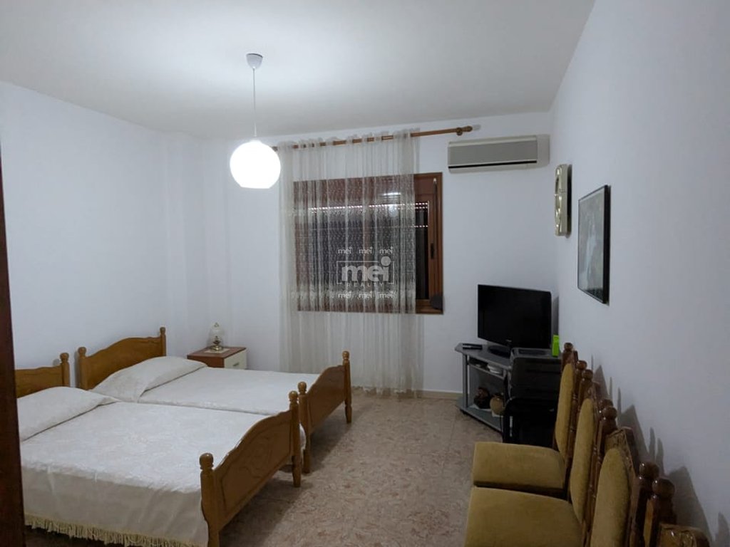 JEPET APARTAMENT ME QIRA 2+1 TREGU FRUTA PERIME