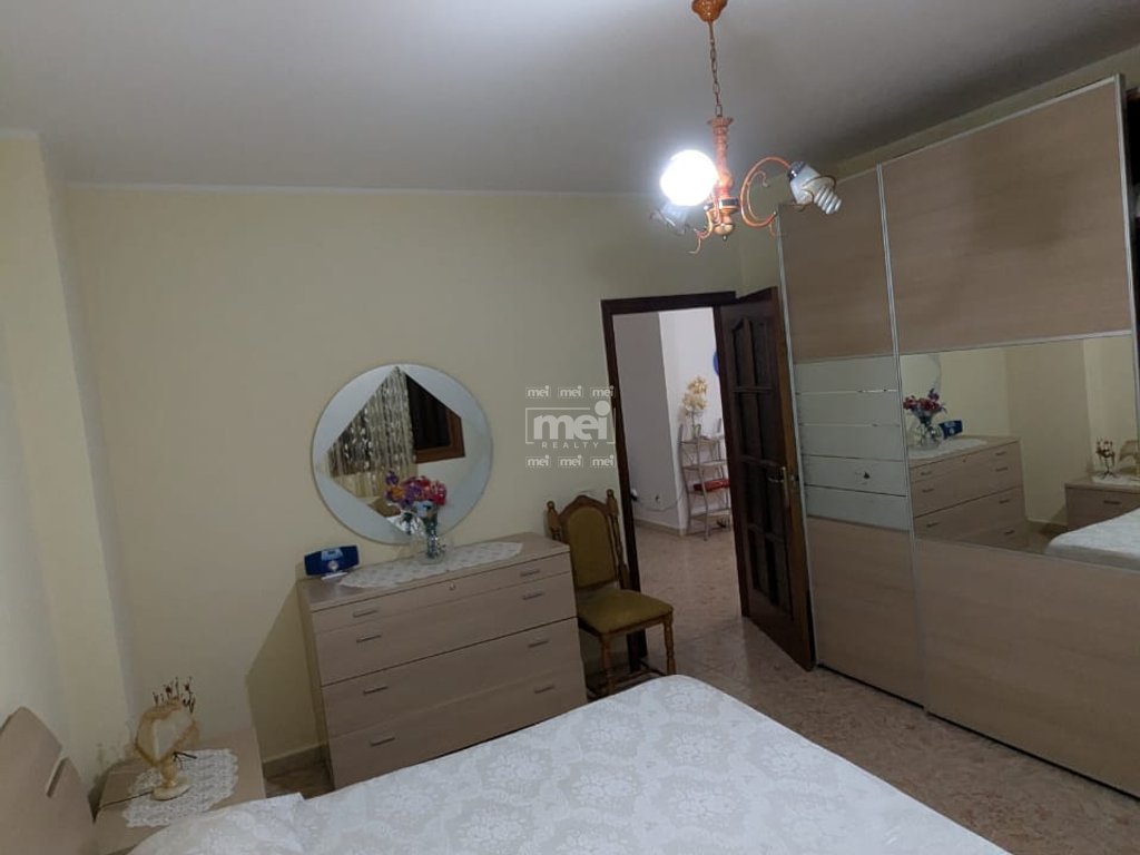 JEPET APARTAMENT ME QIRA 2+1 TREGU FRUTA PERIME