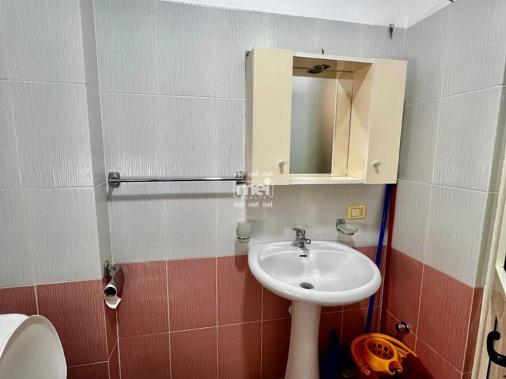 JEPET ME QIRA APARTAMENT 1+1 TEK RROTA E KUQE, PLAZH!