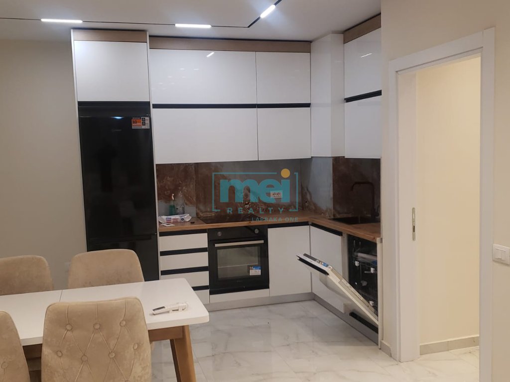 Jepet me Qera Super Apartament 1+1 ne Laprake!