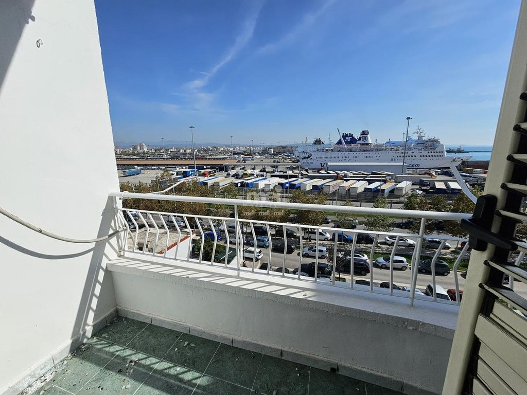 JEPET ME QIRA APARTAMENT 2+1 TEK RRUGA E RE E PORTIT!