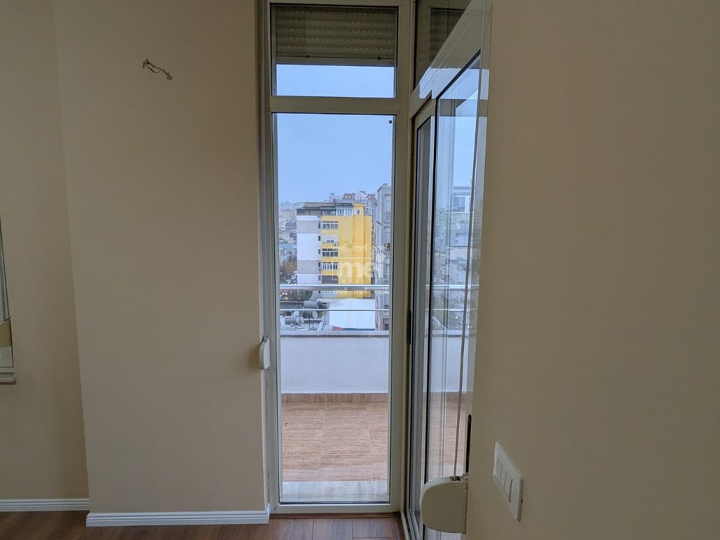 OKAZION SHITET APARTAMENT TEK POLICIA