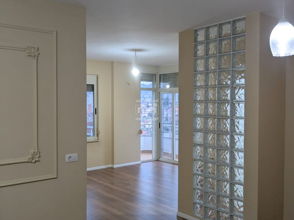 OKAZION SHITET APARTAMENT TEK POLICIA