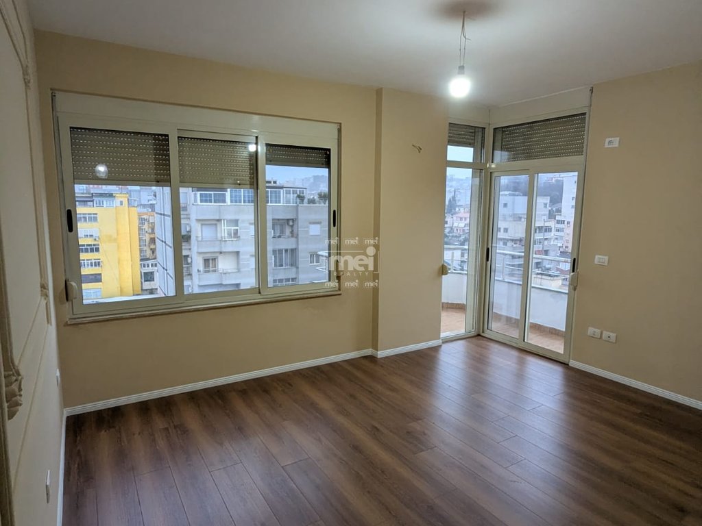 OKAZION SHITET APARTAMENT TEK POLICIA