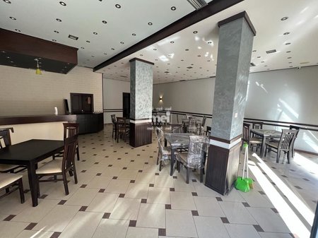 SHITET BAR/RESTORANT NE PLAZH!