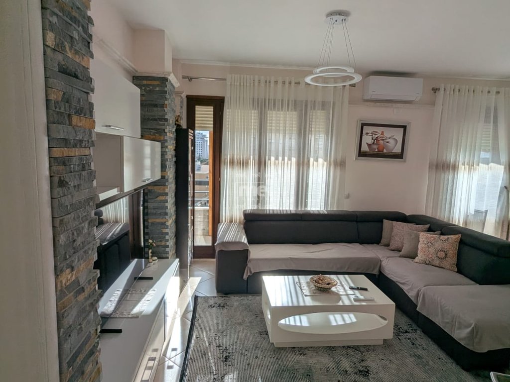 JEPET ME QIRA APRTM 1+1