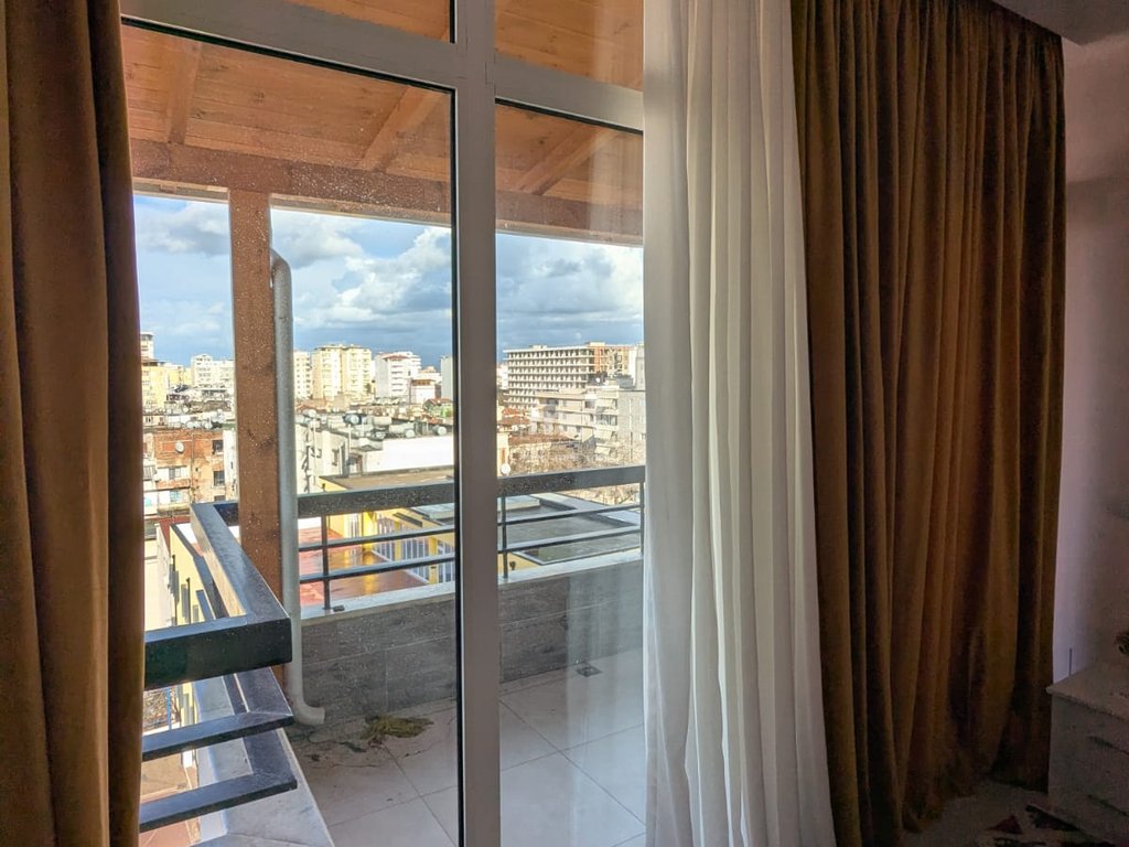 JEPET ME QIRA APARTAMENT 1+1