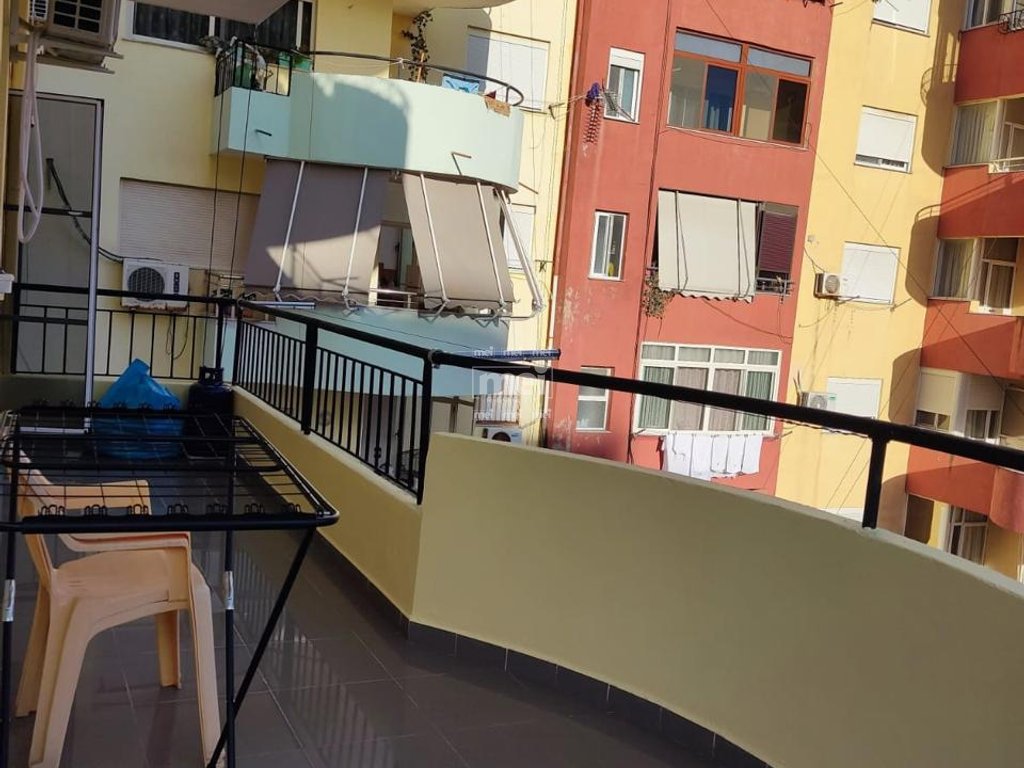 JEPET ME QIRA APARTAMENT  3+1+2 NE VOLLGA!