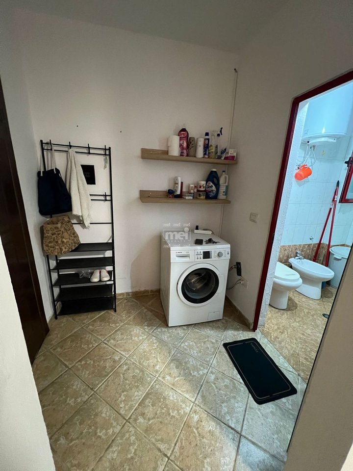 MONOLOCALE IN AFFITTO