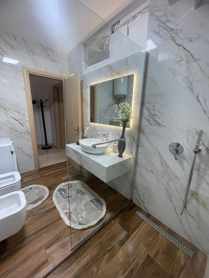 JEPET ME QIRA APARTAMENTI 2+1 PLAZH