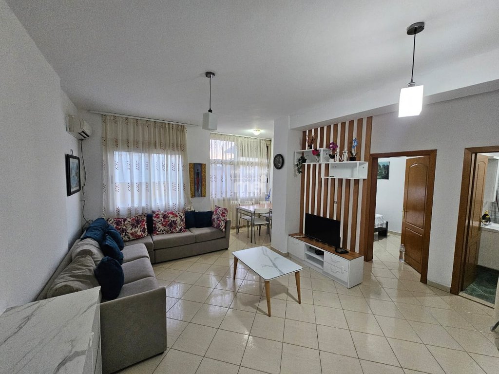 SHITET APARTAMENT 1+1 PRANE HOTEL UJVARES TE MALI ROBIT!