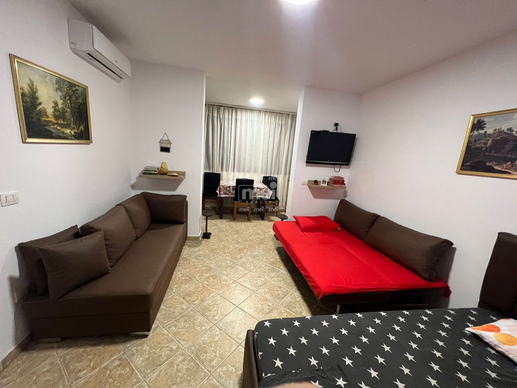 JEPET ME QIRA GARSONIERE