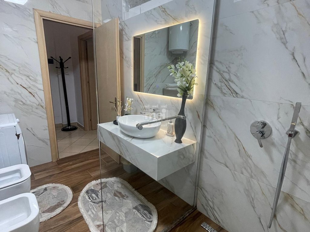 JEPET ME QIRA APARTAMENTI 2+1 PLAZH