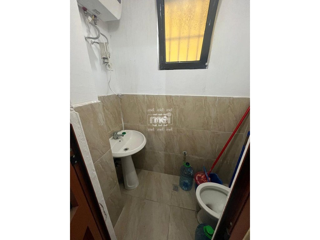 SHITET AMBINET KOMERCIAL NE QENDER!