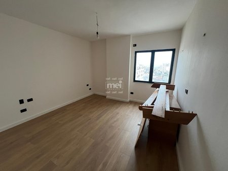 SHITET APARTAMENT 2+1 TEK TREGU FRUTA PERIMEVE!