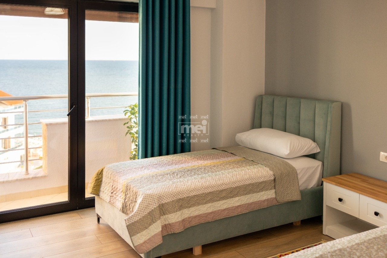 JEPET ME QIRA  APARTAMENTI ME PAMJE NGA DETI 2+1