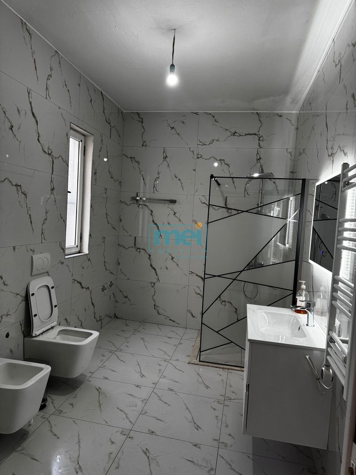 Jepet me Qera Super Shtepi Private 2+1 Afer Casa-Italias!