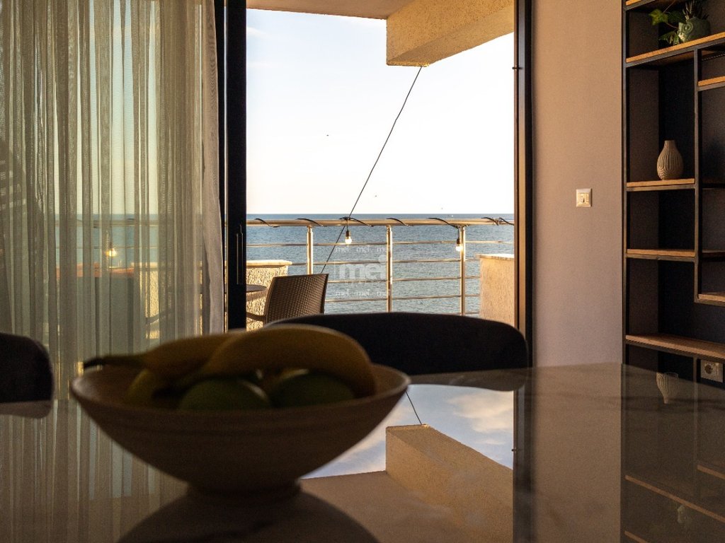 JEPET ME QIRA  APARTAMENTI ME PAMJE NGA DETI 2+1