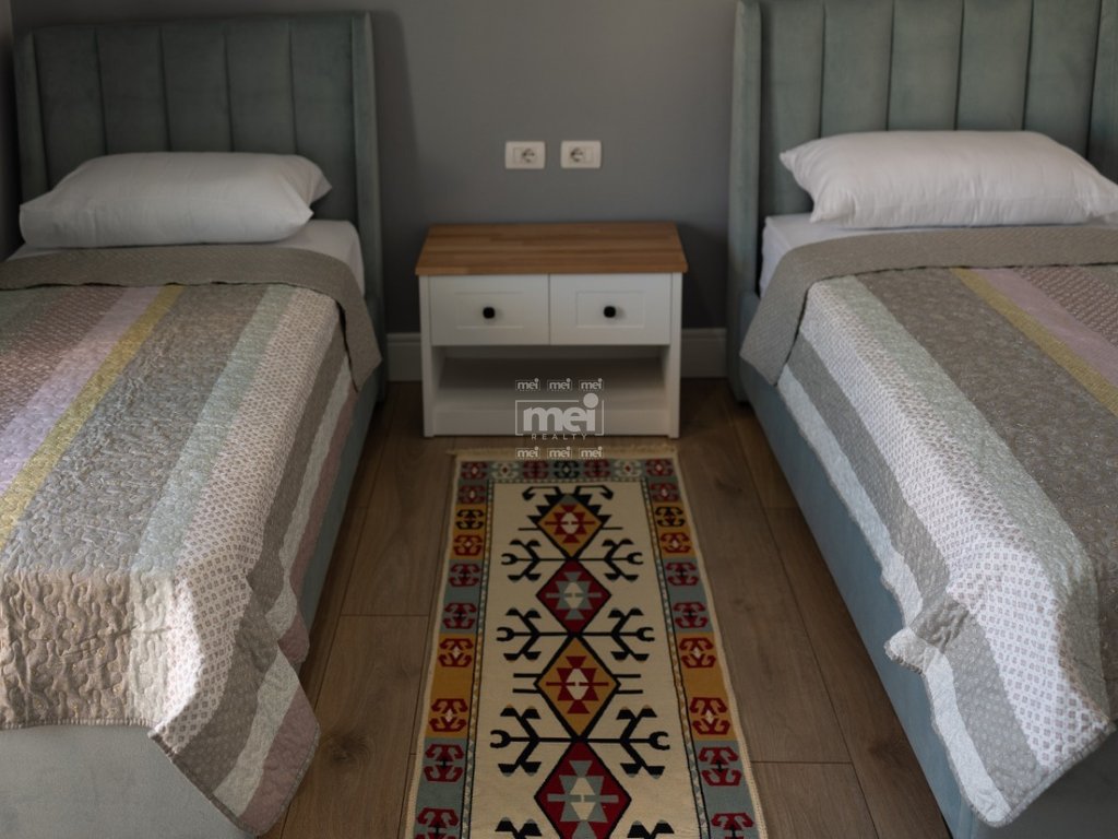 JEPET ME QIRA  APARTAMENTI ME PAMJE NGA DETI 2+1