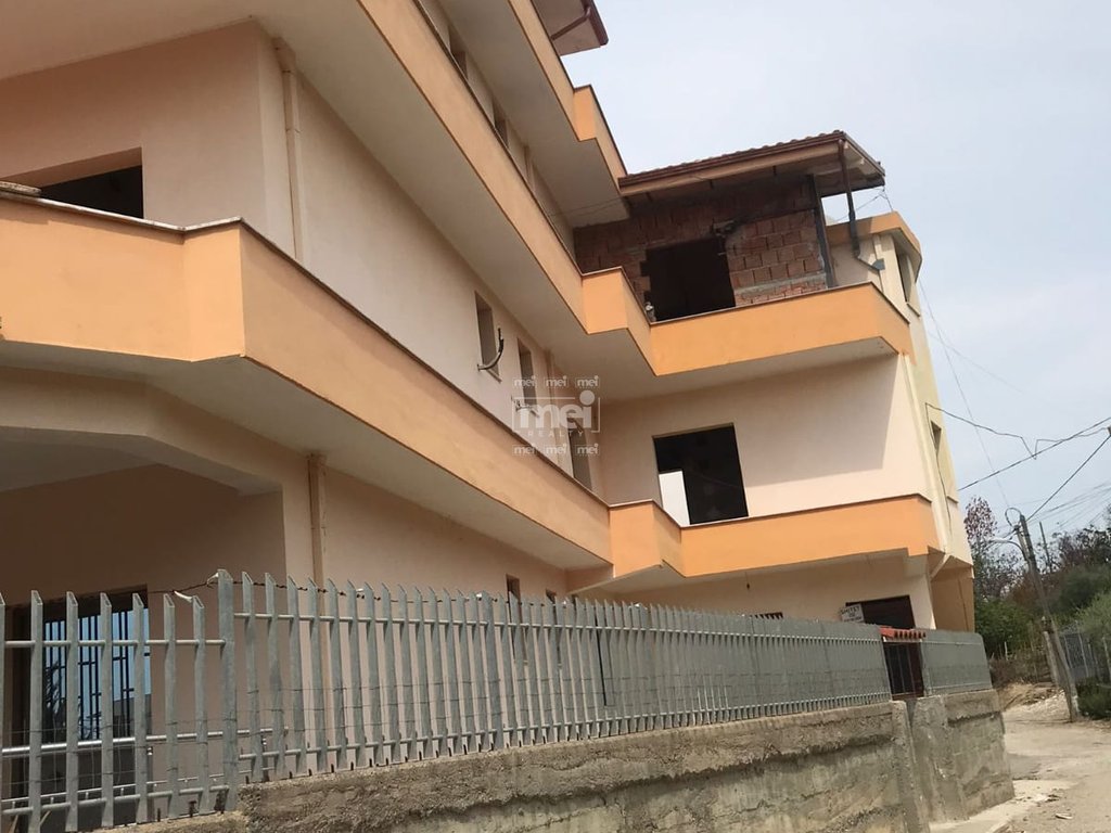 SHITET NDERTESE 5 KATESHE NE SHKALLNUR ME PAMJE DETI!