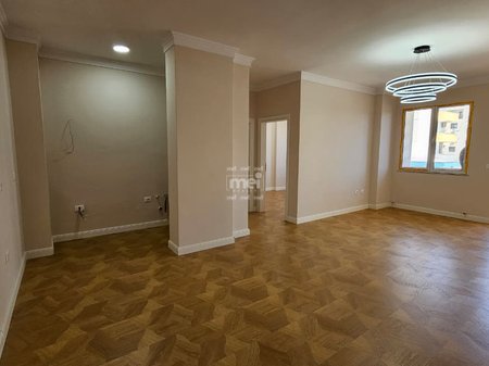 SHITET APARTAMENT 2+1 NË RROTËN E KUQE!